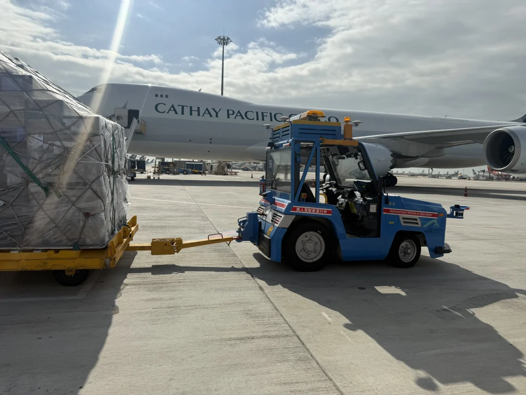 Cathay Cargo Pioneers Autonomous Electric Tractor